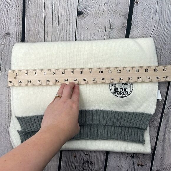 SCARF Tight Knit Rectangular Cream and Gray cozy warm - Picture 9 of 10